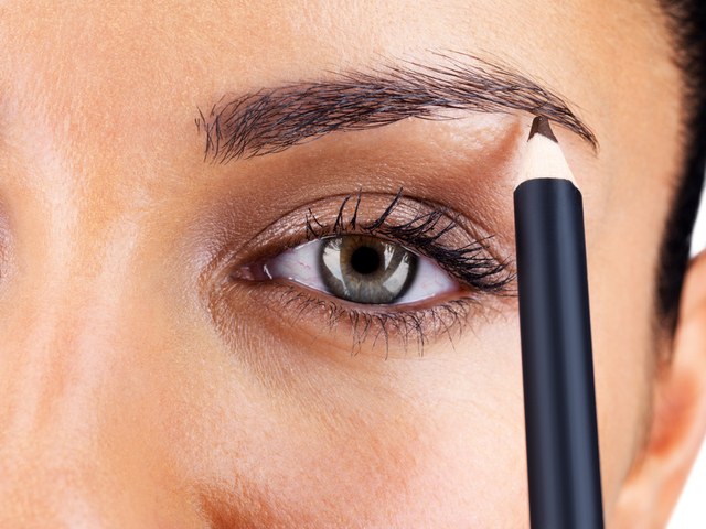 Как красиво накрасить глаза карандашом: прочитай самые важные советы