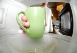 Сохрани самый полный список того, что нельзя греть в микроволновке