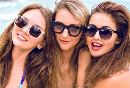 Сумка и очки: незаменимые аксессуары каждой девушки на лето!