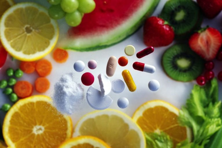 В какое время года лучше принимать витамины и как сочетать их?