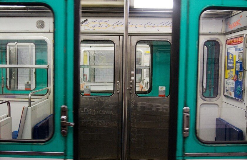 Почему двери в метро тяжелые