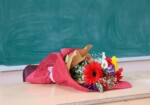 Что подарить учителю на выпускной: 9 полезных и нужных презентов