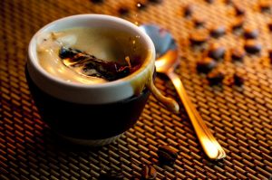 Чай или кофе: разбираемся, что из напитков вреднее