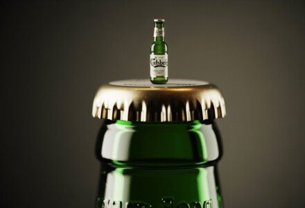 Carlsberg сделала бутылку пива размером с рисинку — и называет это искусством. Серьёзно?