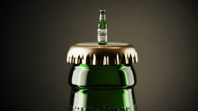 Carlsberg сделала бутылку пива размером с рисинку — и называет это искусством. Серьёзно?