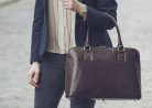 Как выбрать женскую деловую сумку: гайд по самым важным параметрам