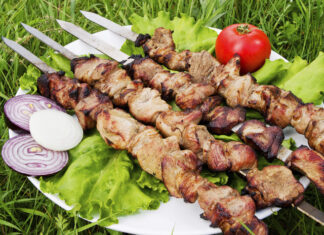 Шашлык: 5 вкусных маринадов этого лета